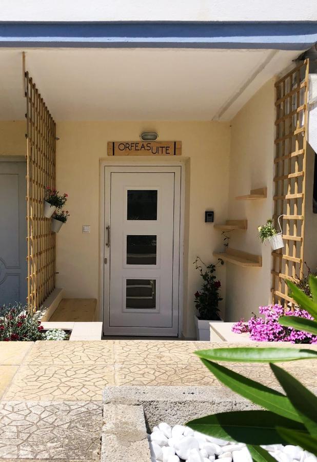 Orfeas Suite Néa Péramos Exterior foto